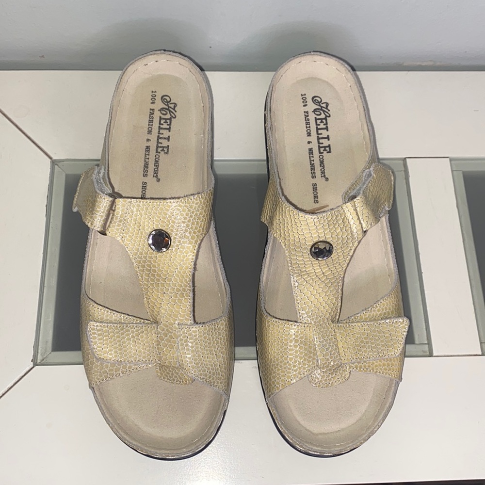 HELLE Comfort Pale Yellow Snake Print Rhinestone Velcro Sandals-Sz 40 (US 9-9.5)
